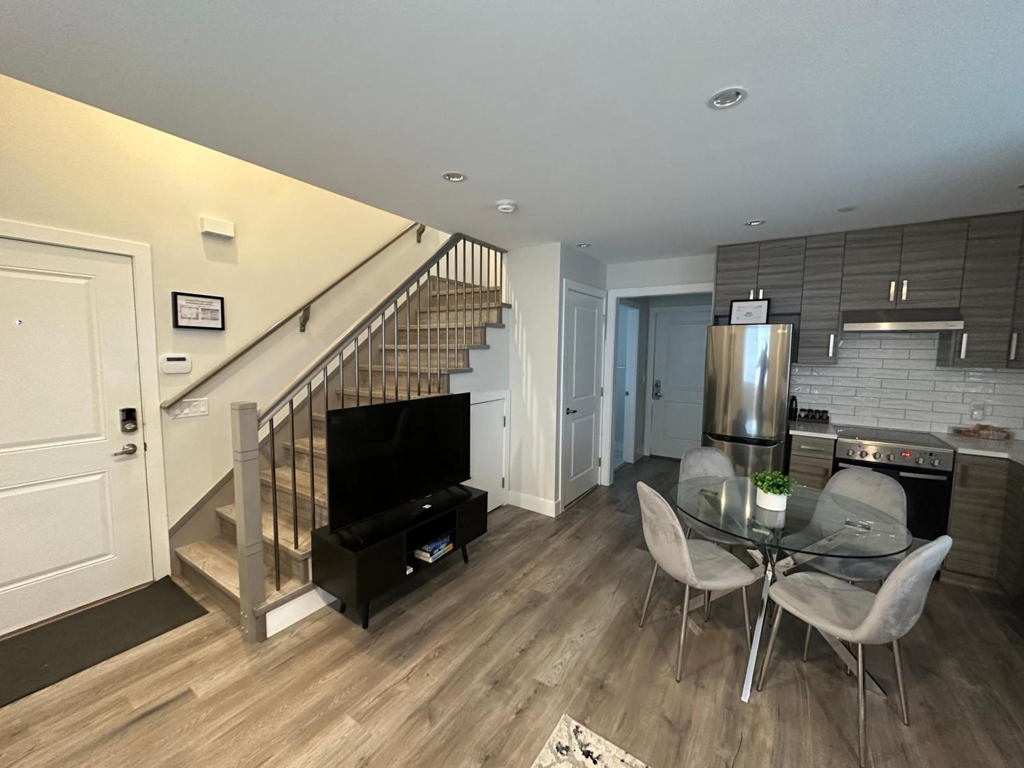 Bright And Cozy Modern Home In Vancouver - Central To Yvr-Downtown - Free Private Parking Extérieur photo