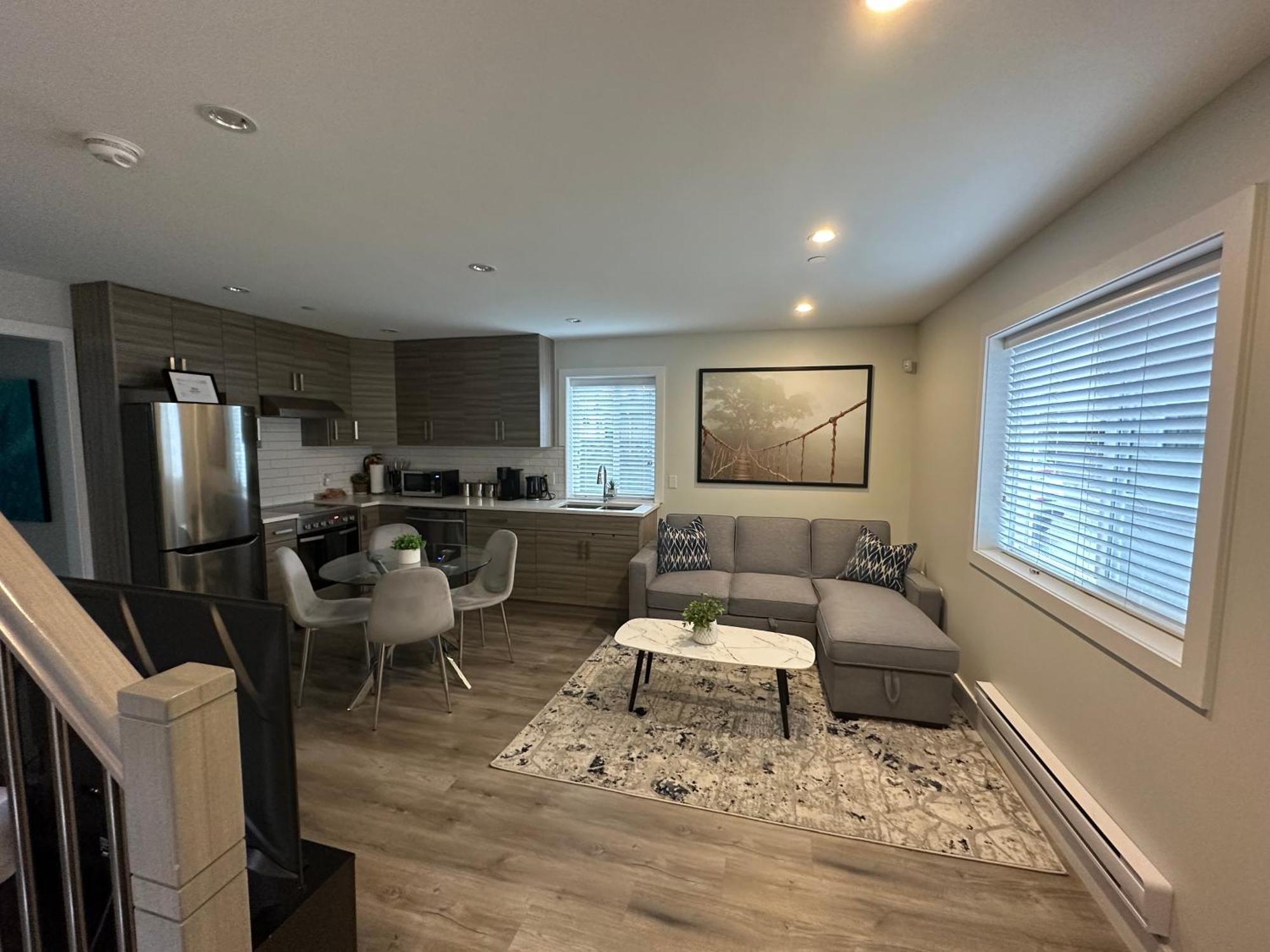 Bright And Cozy Modern Home In Vancouver - Central To Yvr-Downtown - Free Private Parking Extérieur photo