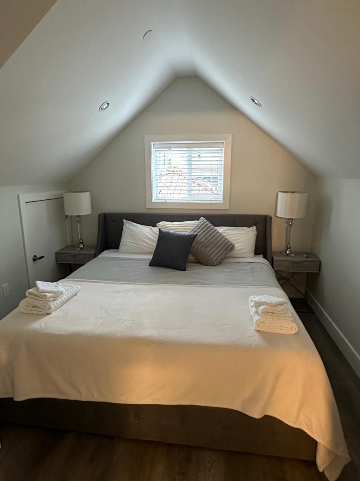 Bright And Cozy Modern Home In Vancouver - Central To Yvr-Downtown - Free Private Parking Extérieur photo