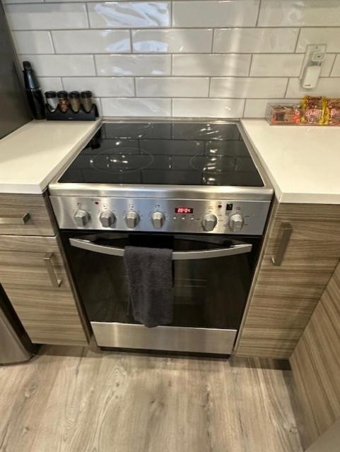 Bright And Cozy Modern Home In Vancouver - Central To Yvr-Downtown - Free Private Parking Extérieur photo