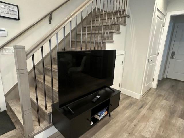 Bright And Cozy Modern Home In Vancouver - Central To Yvr-Downtown - Free Private Parking Extérieur photo