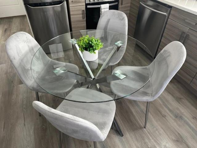 Bright And Cozy Modern Home In Vancouver - Central To Yvr-Downtown - Free Private Parking Extérieur photo